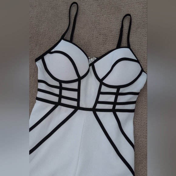 Charlotte Russe Black & White Piping Sweetheart Spaghetti Strap Bustier Romper - Picture 4 of 8